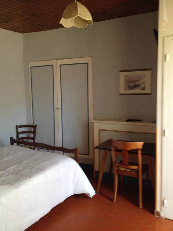 Bar Hotel De La Place Mezel Extérieur photo