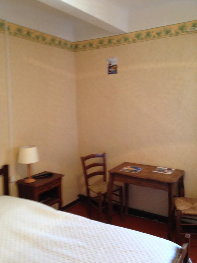 Bar Hotel De La Place Mezel Extérieur photo